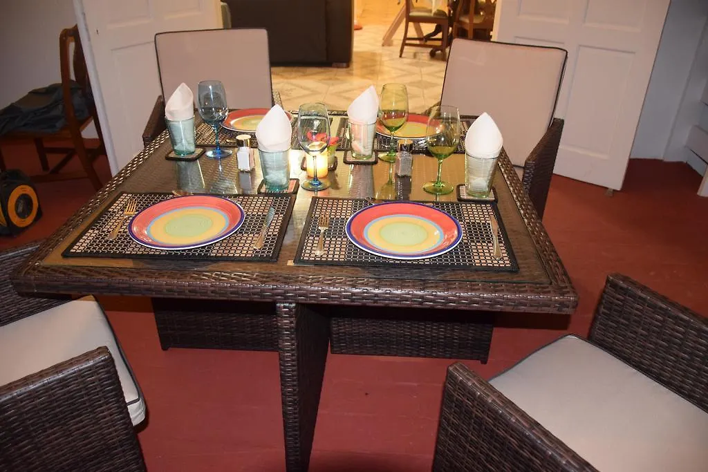 Apartment One Hamilton Place - Emerald Choiseul