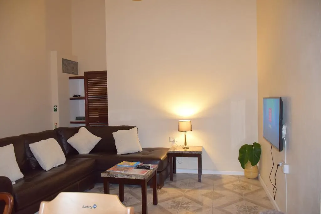 Apartment One Hamilton Place - Emerald Choiseul